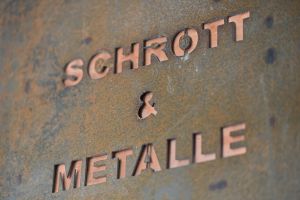 Posniak Recycling - Treppenaufgang Schild